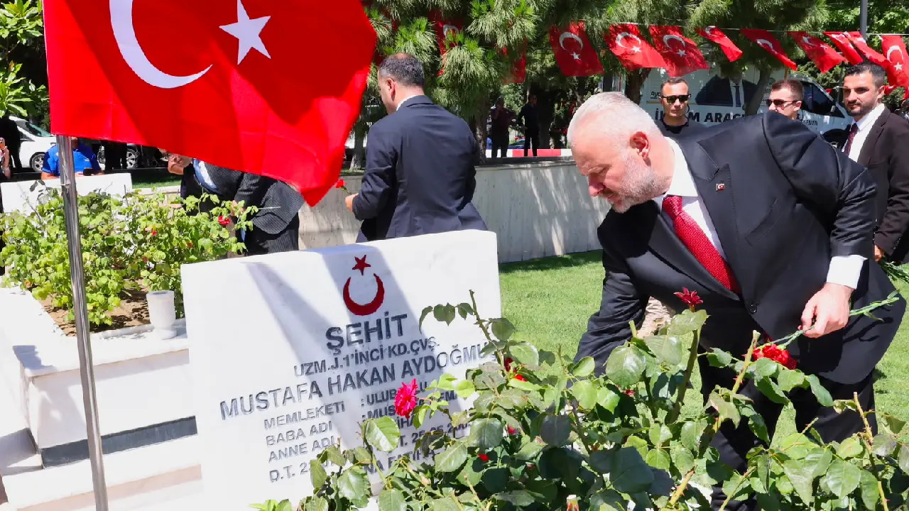 15 Temmuz Şehitleri Menemen’de dualarla anıldı: “Yüzyıl geçse de unutturmayacağız”