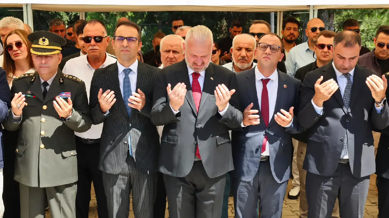 15 Temmuz Şehitleri Menemen’de dualarla anıldı: “Yüzyıl geçse de unutturmayacağız”