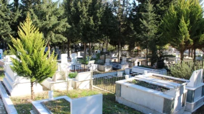 İzmir Büyükşehir Belediyesi, mezarlıklarda düzeni sağlamak ve vatandaşın güvenilir hizmete