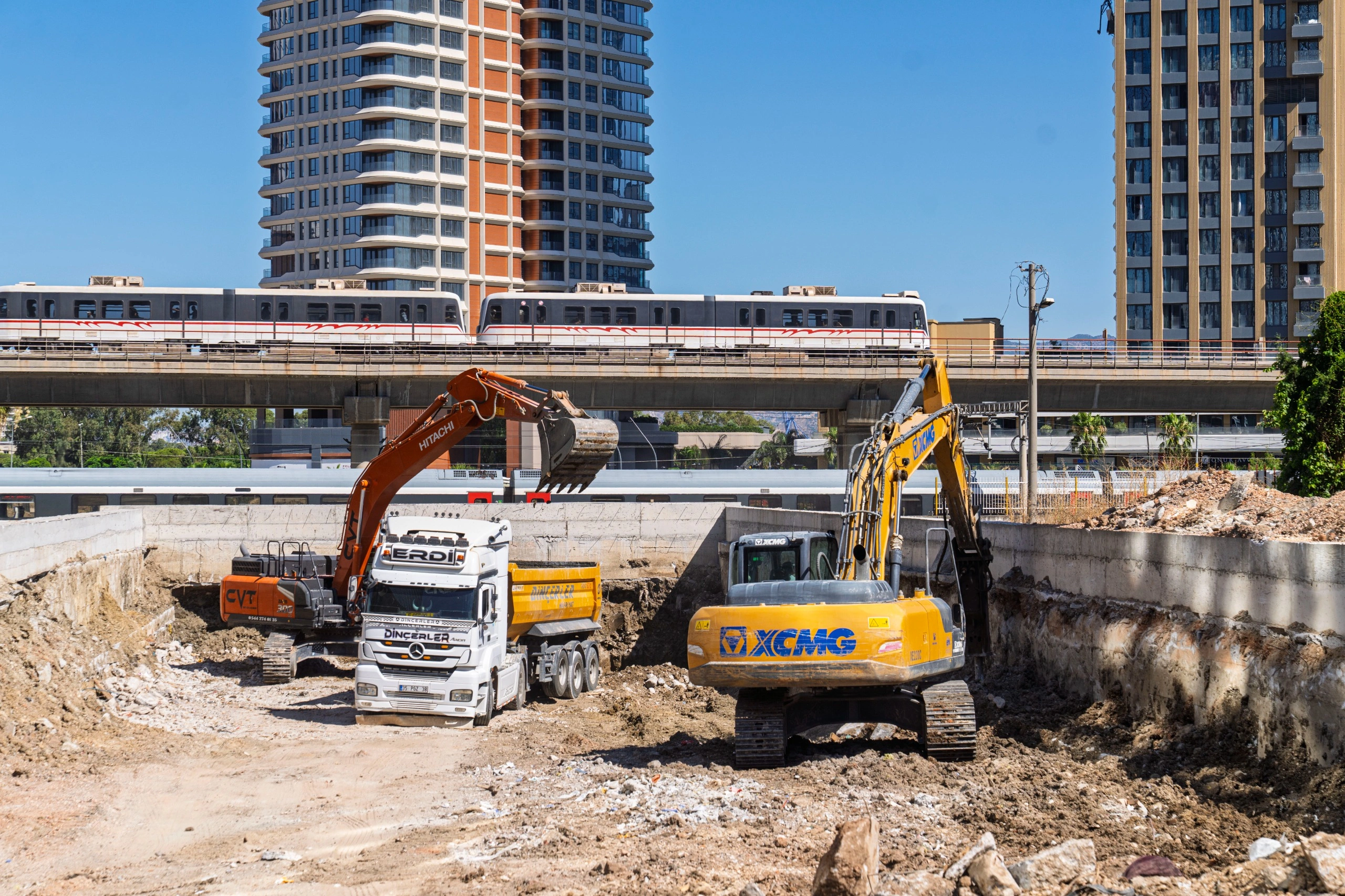 Zorlu temel tamamlandı sıra tünelde: Mürselpaşa Alt Geçidi’nde son etaba geçiliyor 1 Zorlu temel tamamlandı sıra tünelde: Mürselpaşa Alt Geçidi’nde son etaba geçiliyor