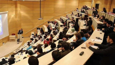 AK Parti Grup Başkanvekili Özlem Zengin, eğitim hayatı yarıda kalan