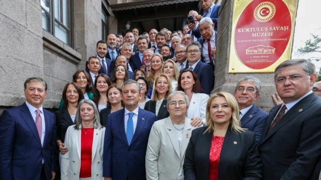 YENİ Parti Genel Başkanı Özgür Özel, partinin hukuki tescil süreçlerinin