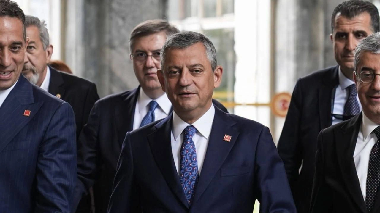 CHP'de tüzük restleşmesi yargıya taşındı: Özgür Özel’den "Çağrı Heyeti" hamlesi