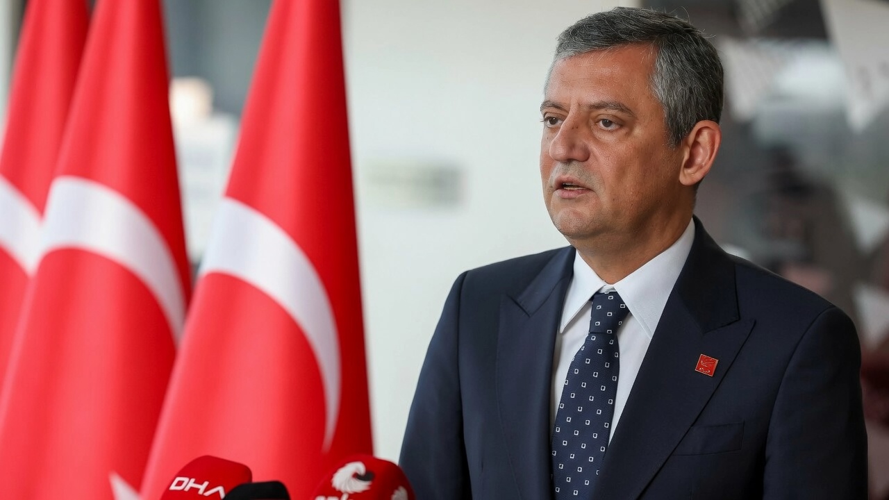 Özgür Özel 74 il başkanıyla Ankara'da toplandı! Yeni partinin kodları belli oldu!