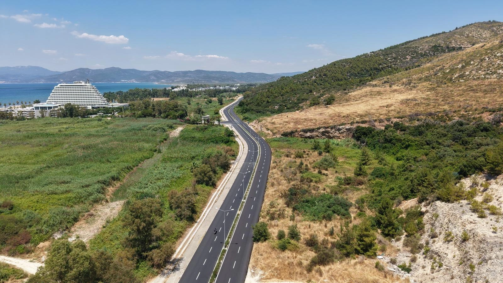 Büyükşehir’den Selçuk’un turizm yoluna modern dokunuş: Pamucak yolu baştan sona yenilendi