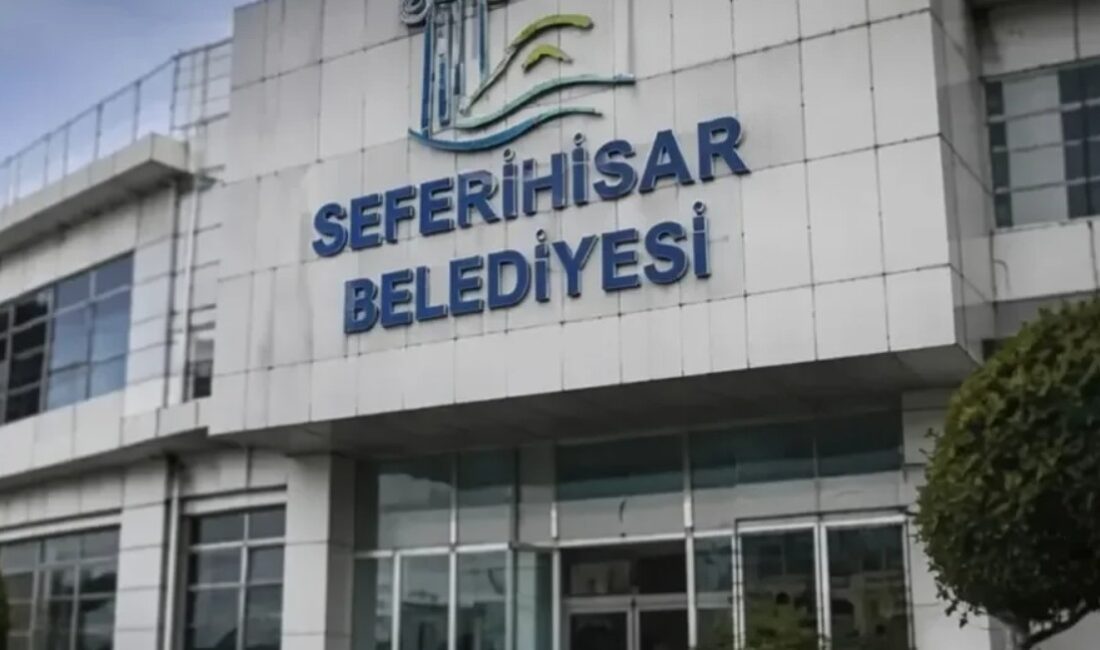 İçişleri Bakanlığı tarafından görevden uzaklaştırılan Seferihisar Belediye Başkanı İsmail Yetişkin’in