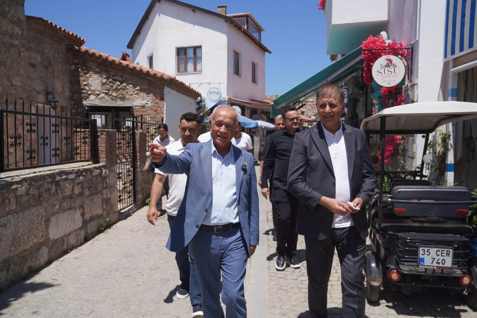 Seferihisar'a yatırım yağmuru! Başkan Cemil Tugay sahadan müjdeleri peş peşe sıraladı!