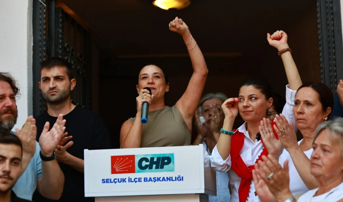 CHP Efes Selçuk İlçe Başkanı İpek Onbaşıoğlu, ilçe yönetimi, kadın