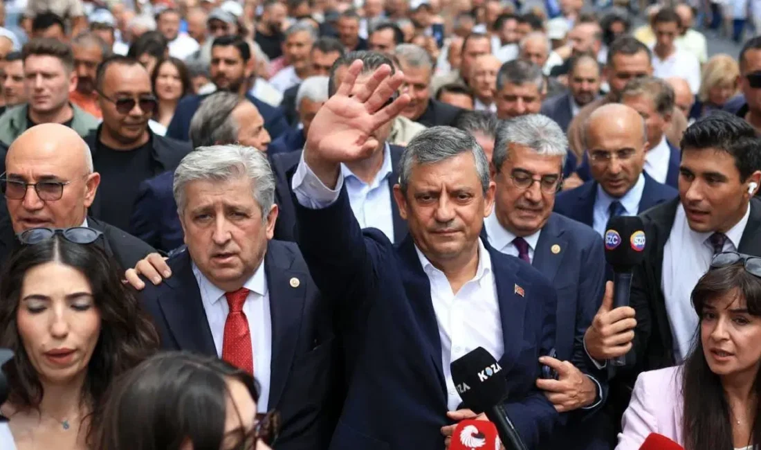 Mahkemenin 'mutlak butlan' kararının ardından Özgür Özel liderliğinde kurulan YENİ