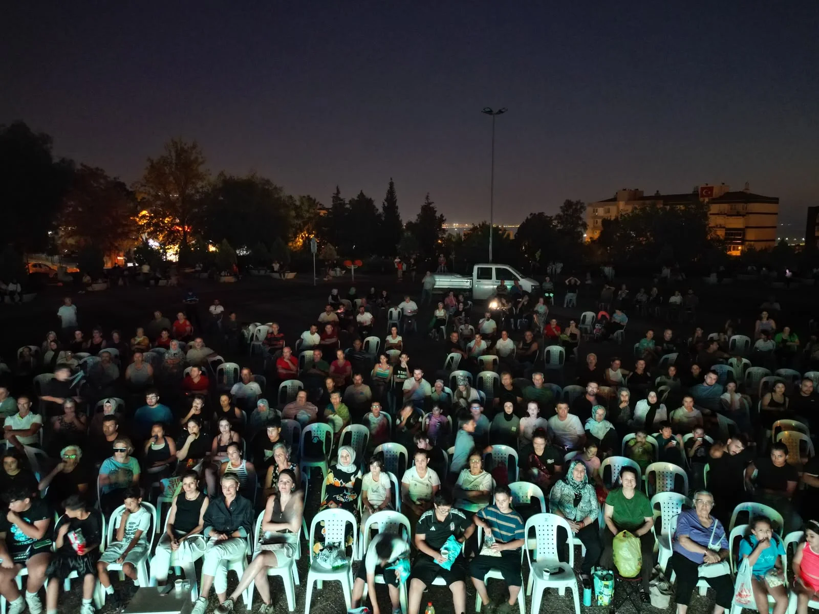 Çiğli'de mahalle sinema günleri keyfi: Vizontele ile start aldı