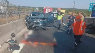 İstanbul Silivri'de TEM Otoyolu Büyükçavuşlu mevkisinde üç aracın karıştığı zincirleme