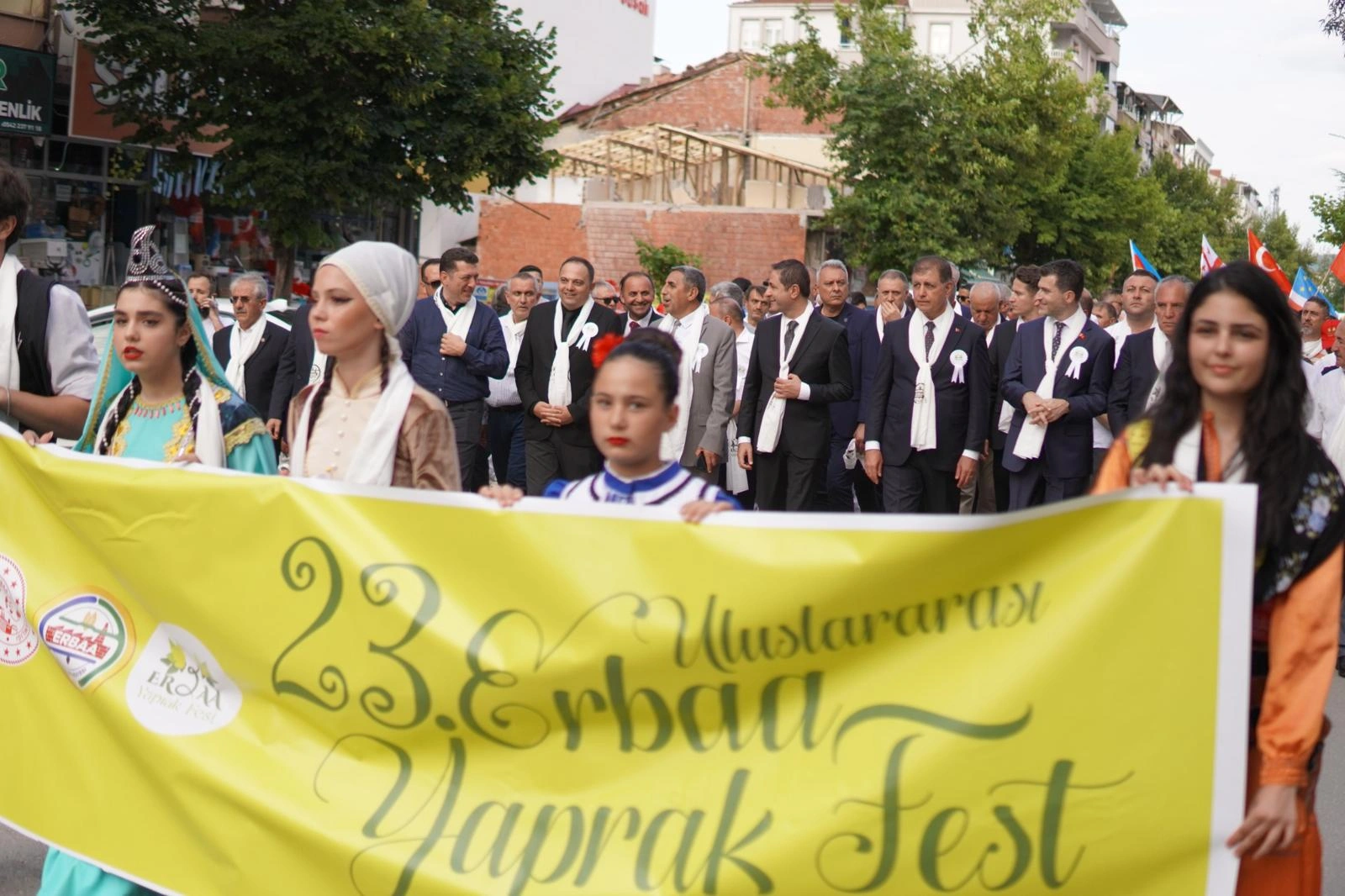 Başkan Tugay Erbaa Yaprak Festivali’ne katıldı: “İzmir ile Erbaa arasındaki dostluk köprüsü büyüyecek”