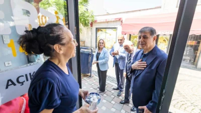 İzmir Büyükşehir Belediye Başkanı Dr. Cemil Tugay, Güzelbahçe Belediye Başkan