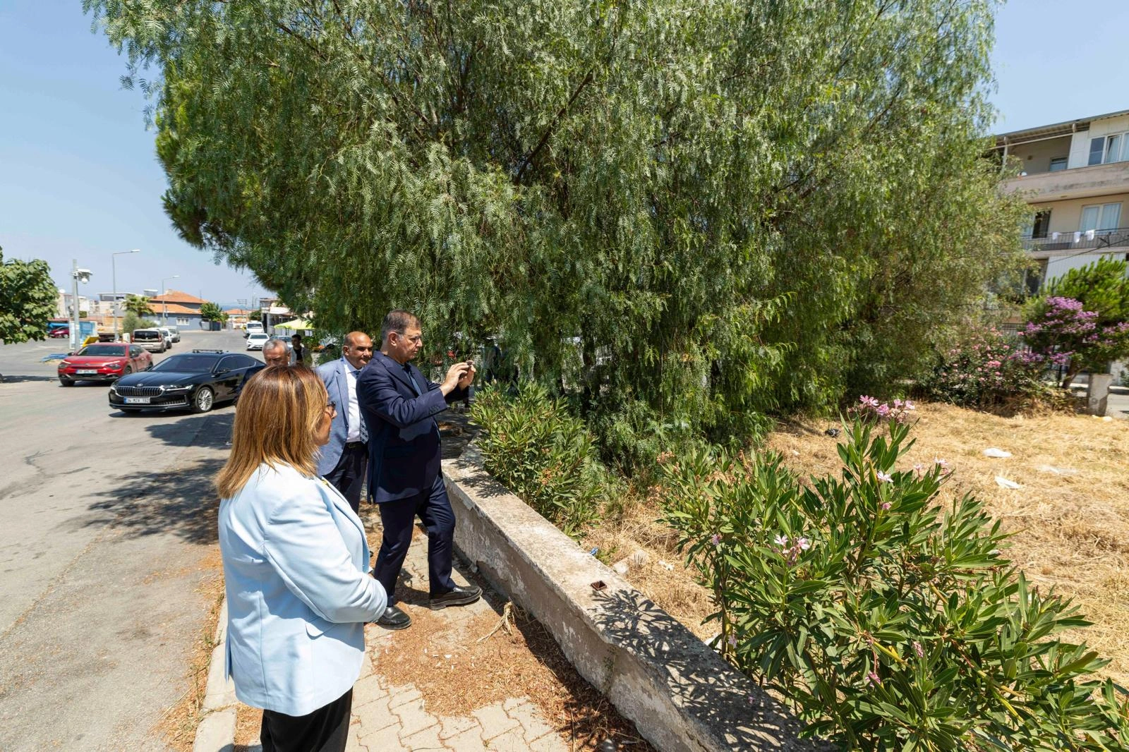 Başkan Tugay’dan Güzelbahçe çıkarması: “Talepleri bir bir dinliyoruz!"