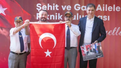 İzmir Büyükşehir Belediye Başkanı Dr. Cemil Tugay, İzmir Büyükşehir Belediyesi'nin