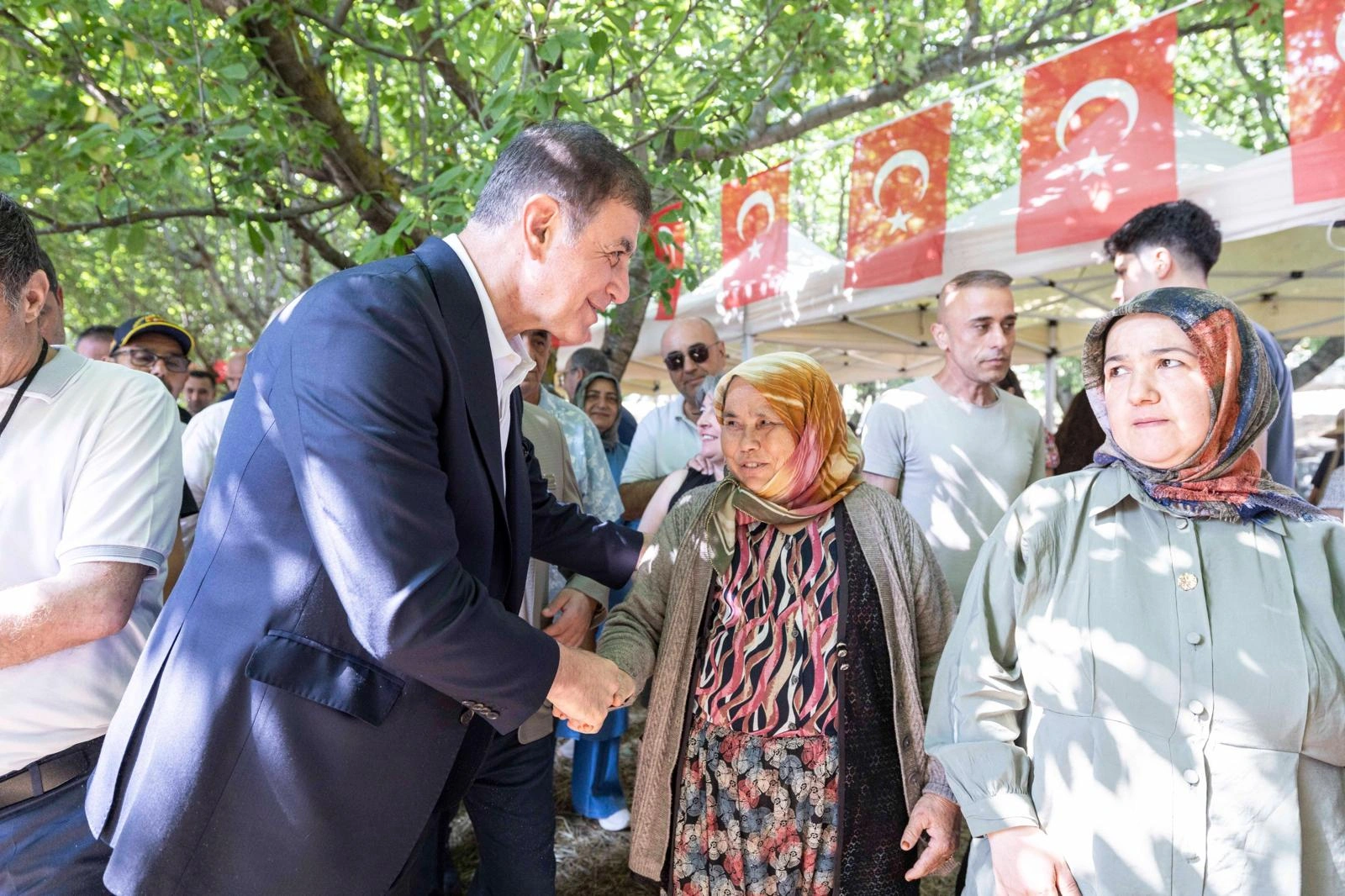 Başkan Tugay, şehit aileleri ve gazilerle buluştu: "Ne yaparsak yapalım hakkınız ödenmez" 2 Başkan Tugay, şehit aileleri ve gazilerle buluştu: "Ne yaparsak yapalım hakkınız ödenmez"