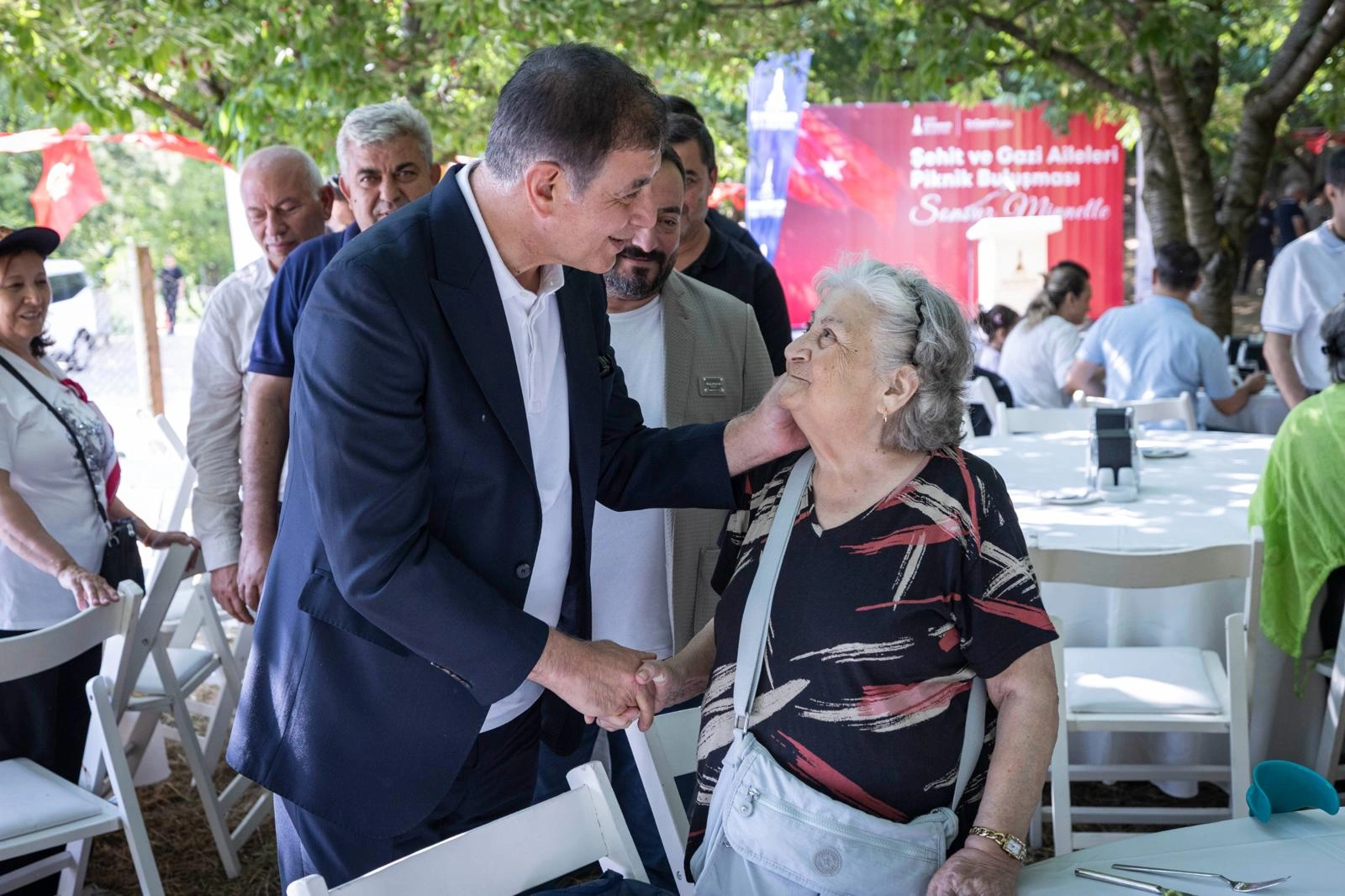 Başkan Tugay, şehit aileleri ve gazilerle buluştu: "Ne yaparsak yapalım hakkınız ödenmez" 3 Başkan Tugay, şehit aileleri ve gazilerle buluştu: "Ne yaparsak yapalım hakkınız ödenmez"