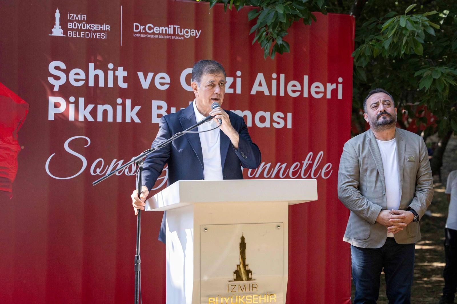 Başkan Tugay, şehit aileleri ve gazilerle buluştu: "Ne yaparsak yapalım hakkınız ödenmez" 5 Başkan Tugay, şehit aileleri ve gazilerle buluştu: "Ne yaparsak yapalım hakkınız ödenmez"