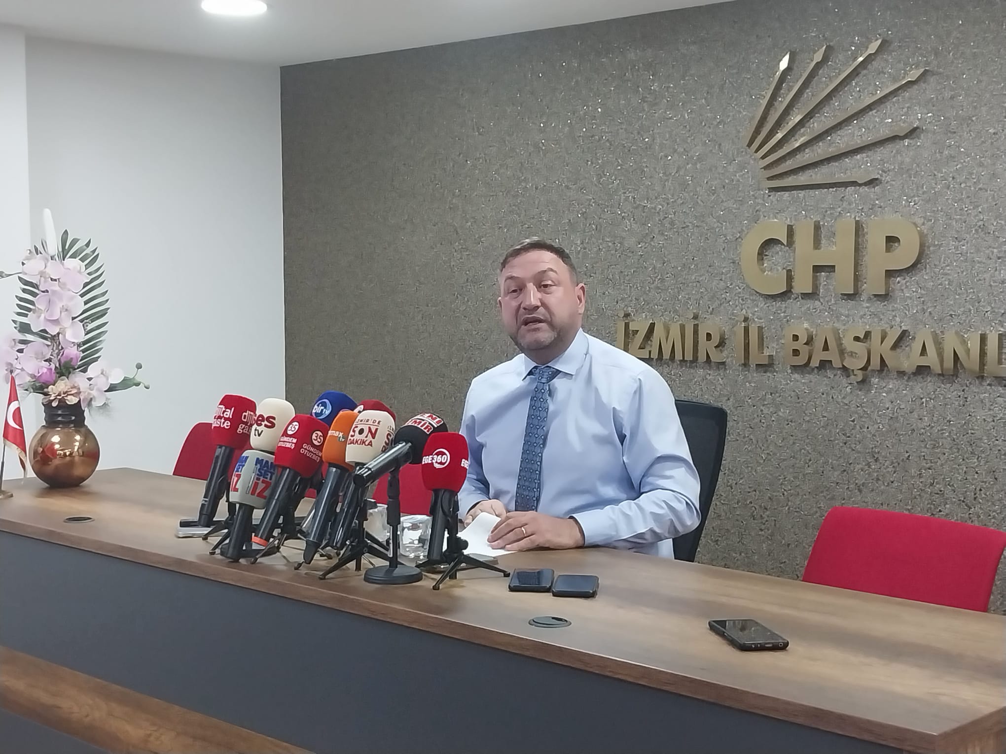 CHP İzmir İl Başkanı Gümrükçü’den sert çıkış: “İl başkanı olmak için doğanlar…”