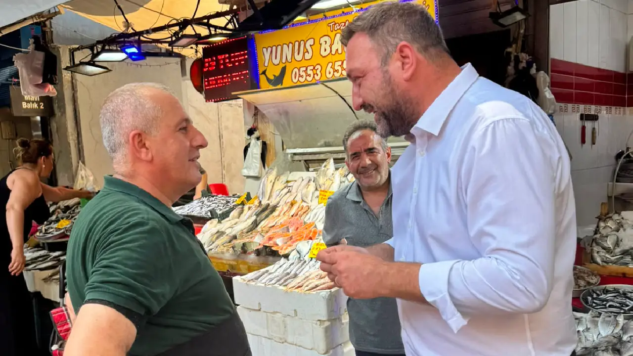 Gümrükçü mesajlarını sahadan verdi:  “Makamım sokaklardır kapımız herkese açık”