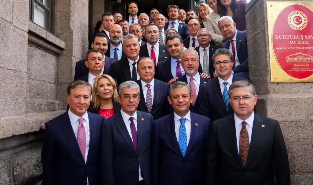 Özgür Özel’in oy birliğiyle genel başkan seçildiği YENİ Parti’de partinin