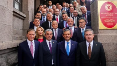 Özgür Özel’in oy birliğiyle genel başkan seçildiği YENİ Parti’de partinin