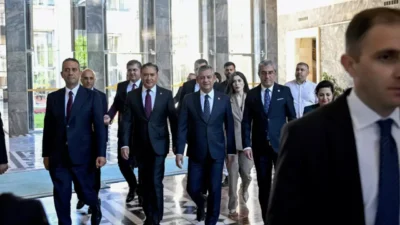 Özgür Özel ve beraberindeki 91 milletvekili CHP’den istifa ederek kurdukları