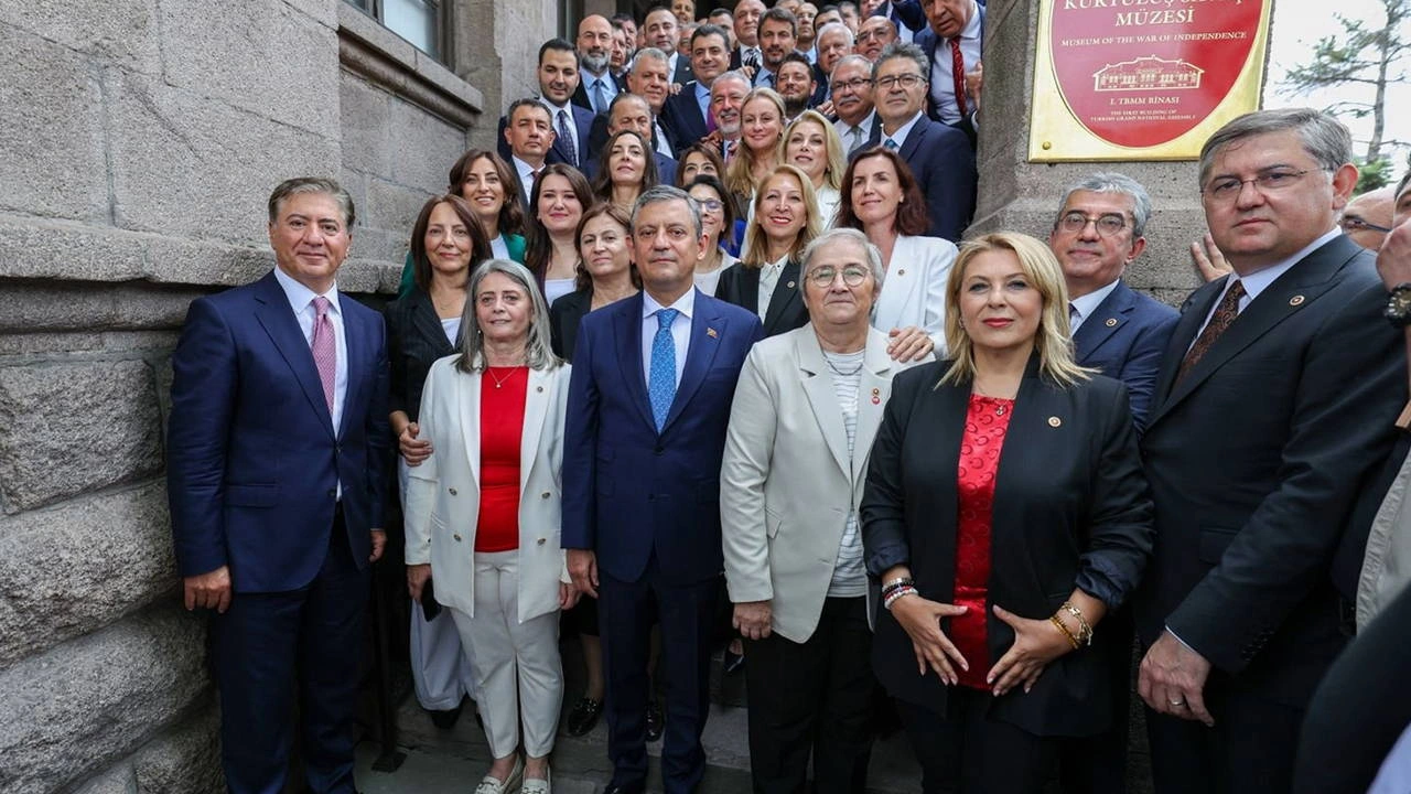 Genel Başkan Özgür Özel başkanlığında ilk kapalı grup toplantısını gerçekleştiren