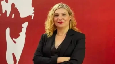 Genel başkanlık koltuğuna oturduktan sonra ilk idari tasarrufunu geçmişte aktif