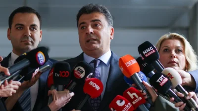 YENİ Parti Sözcüsü Zeynel Emre, kuruluş prosedürlerinin ardından 10 kişilik