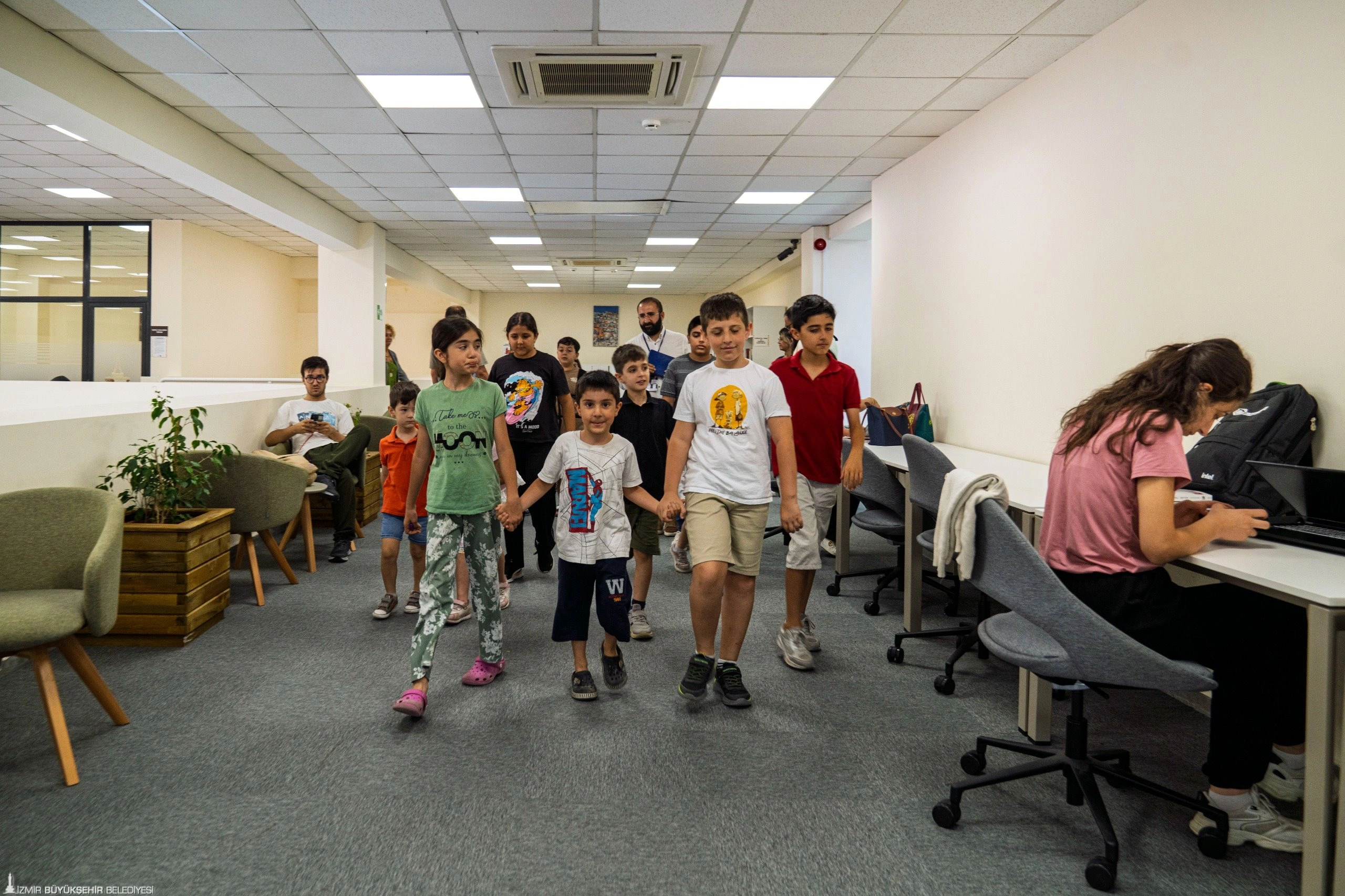 İzmirli çocuklar bu yaz Hasan Ali Yücel Kütüphanesi'nde