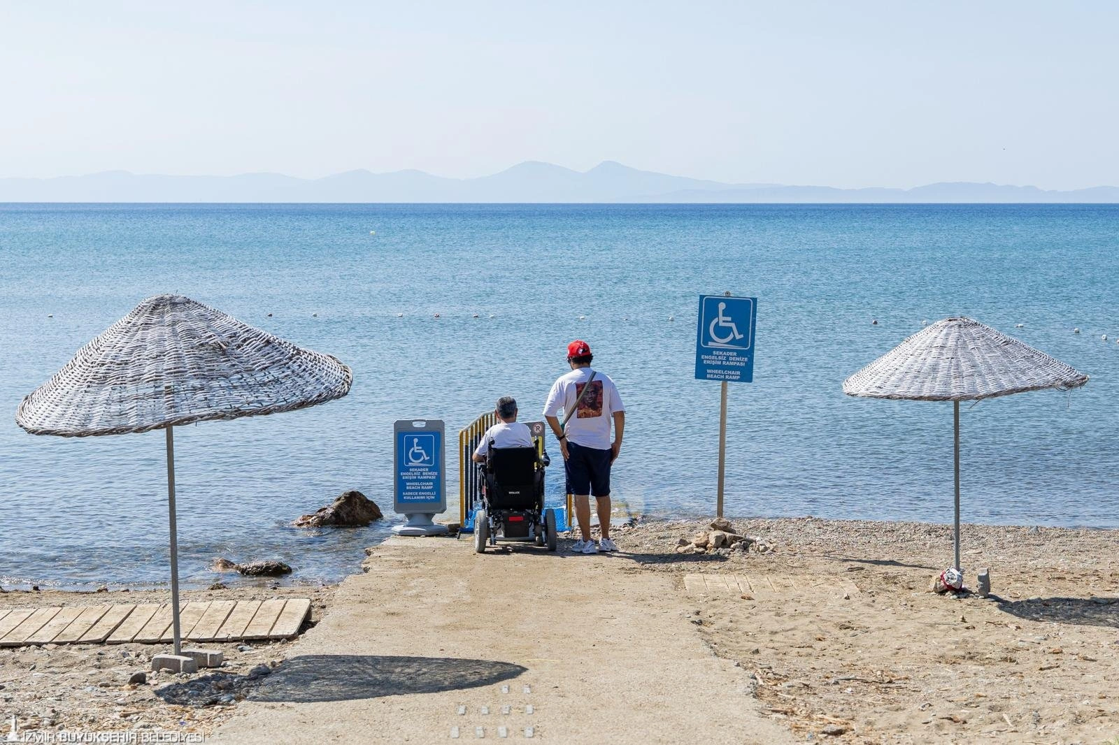 İzmir'de engeller denizde kalkıyor: Özgürlüğe kulaç attılar