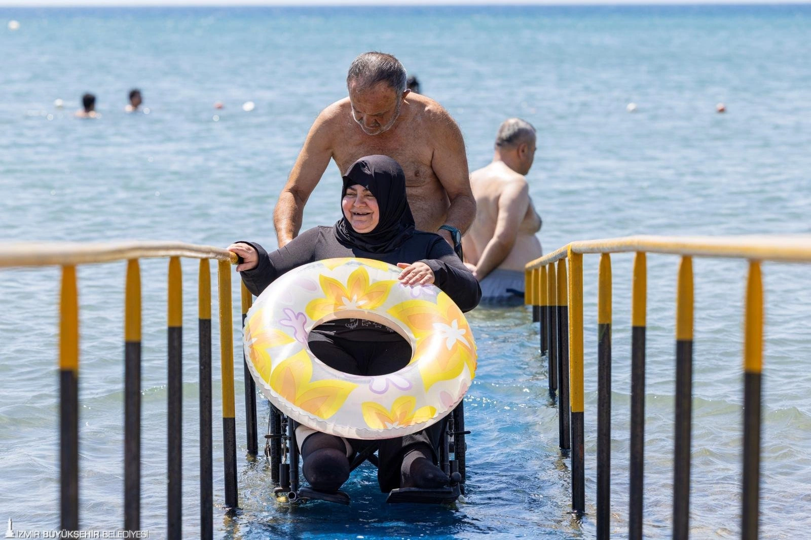 İzmir'de engeller denizde kalkıyor: Özgürlüğe kulaç attılar