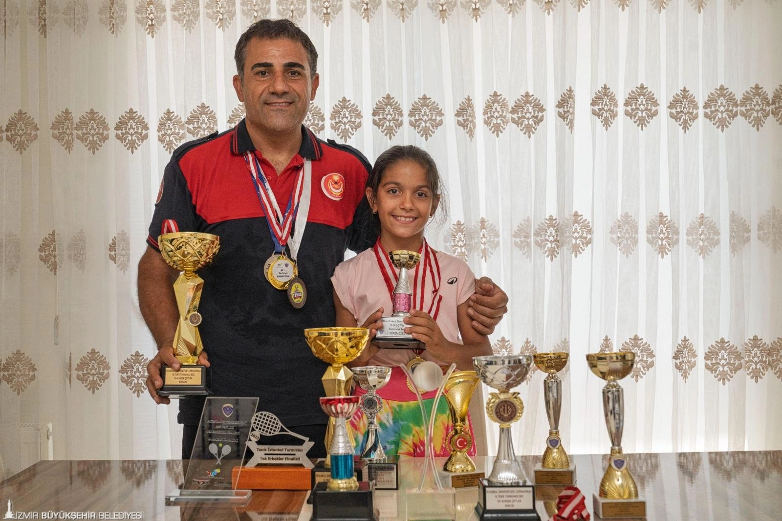 Hayat kurtaran baba, kızını kortlarda şampiyonluğa hazırlıyor