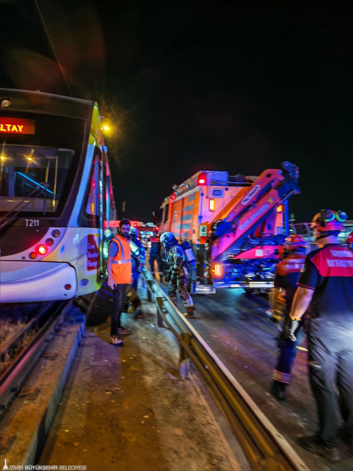 Konak Tramvayı’nda nefes kesen tatbikat: Gerçeğini aratmadı