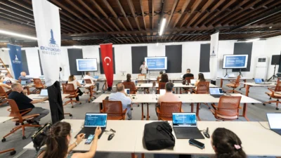 İzmir Büyükşehir Belediyesi Esnaf ve Sanatkârlar Şube Müdürlüğü ile İzmir