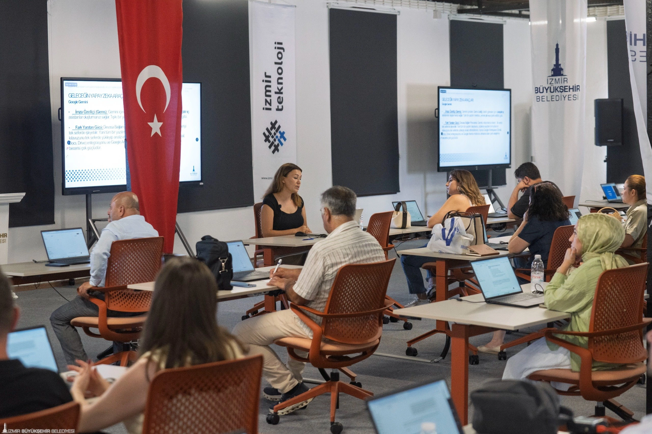 Büyükşehir’den esnaf temsilcilerine yapay zekâ eğitimi 3 Büyükşehir’den esnaf temsilcilerine yapay zekâ eğitimi