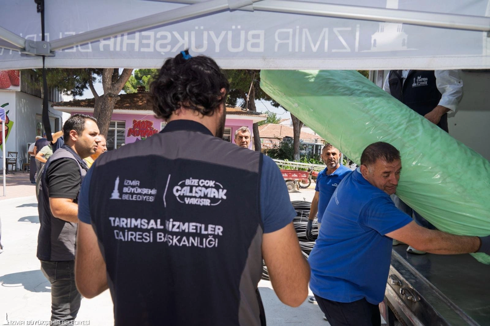 Büyükşehir’den domates ve çilek üreticisine iklim zırhı