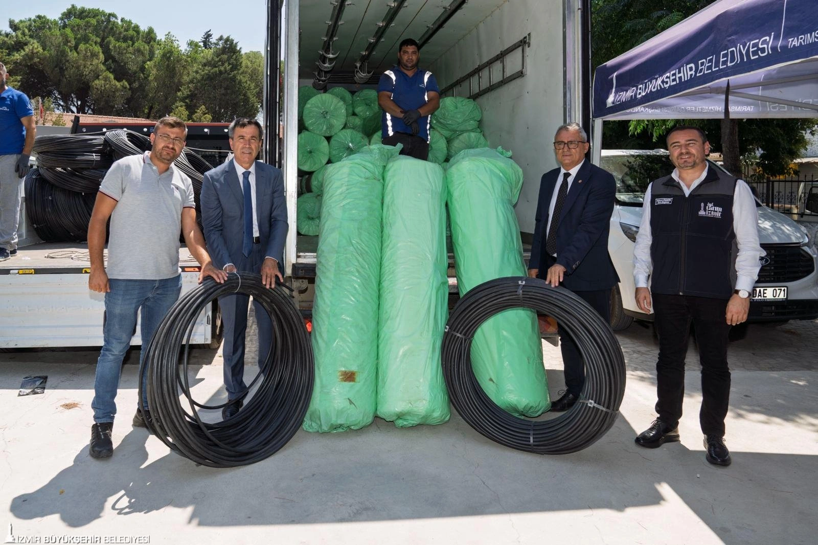 Büyükşehir’den domates ve çilek üreticisine iklim zırhı