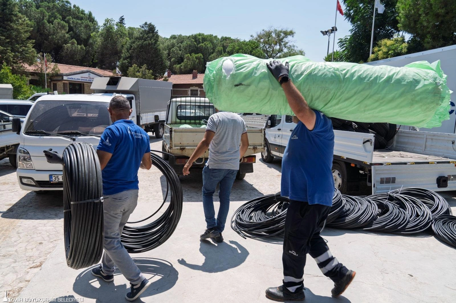 Büyükşehir’den domates ve çilek üreticisine iklim zırhı