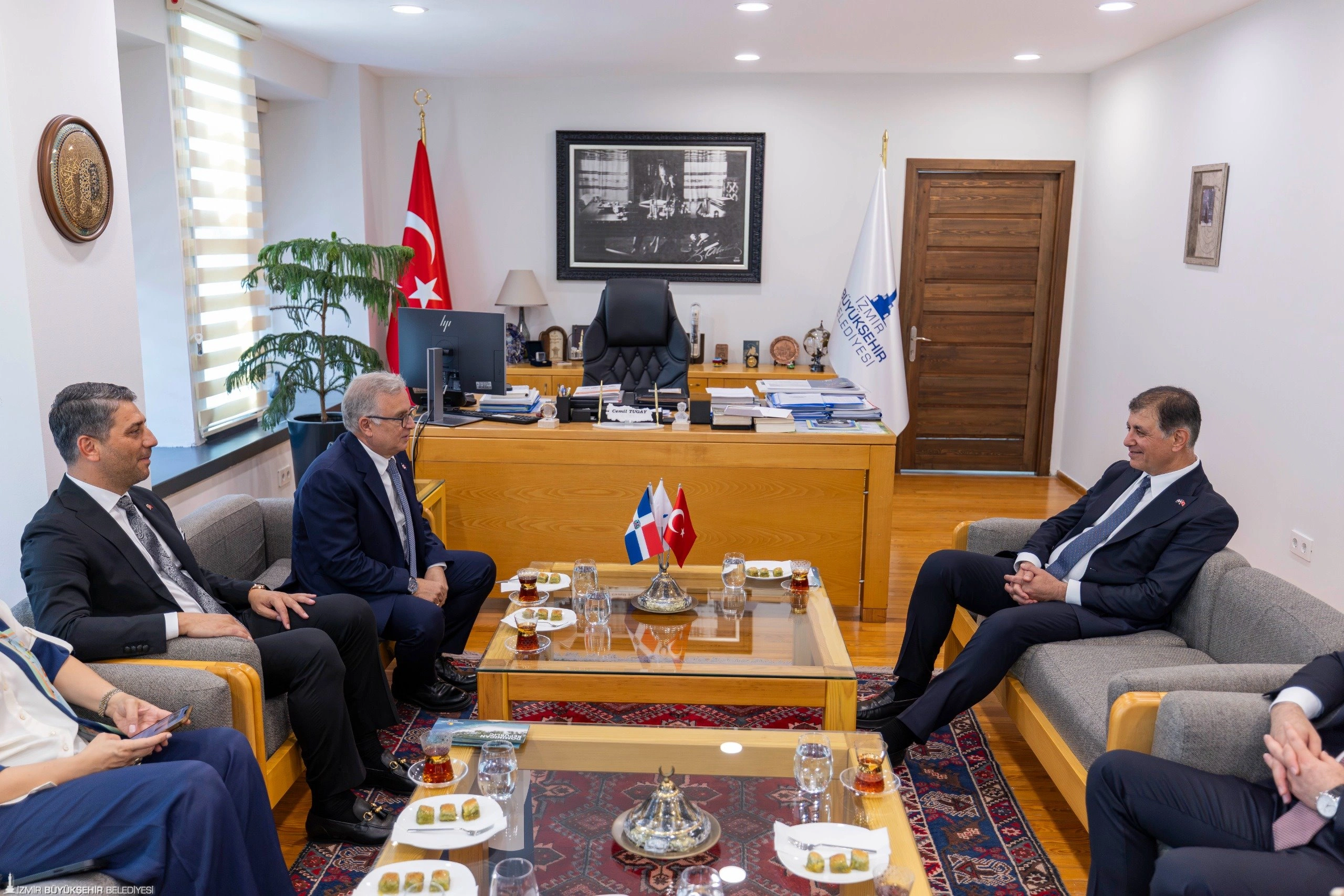 Dominik Cumhuriyeti Ankara Büyükelçisi Elvis Antonio Alam Lora ve beraberindeki
