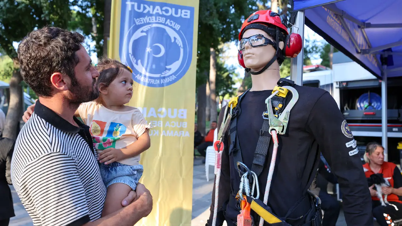 17 Ağustos’un yıl dönümünde Buca’da deprem gerçeği masaya yatırıldı 1 17 Ağustos’un yıl dönümünde Buca’da deprem gerçeği masaya yatırıldı