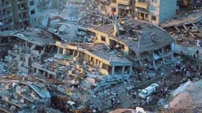 17 Ağustos 1999 Gölcük Depremi’nde enkaz başında günlerce uyumadan çalışan
