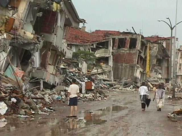 17 Ağustos onların hafızasından silinmedi: 'Enkazın başında oturdum ağladım'