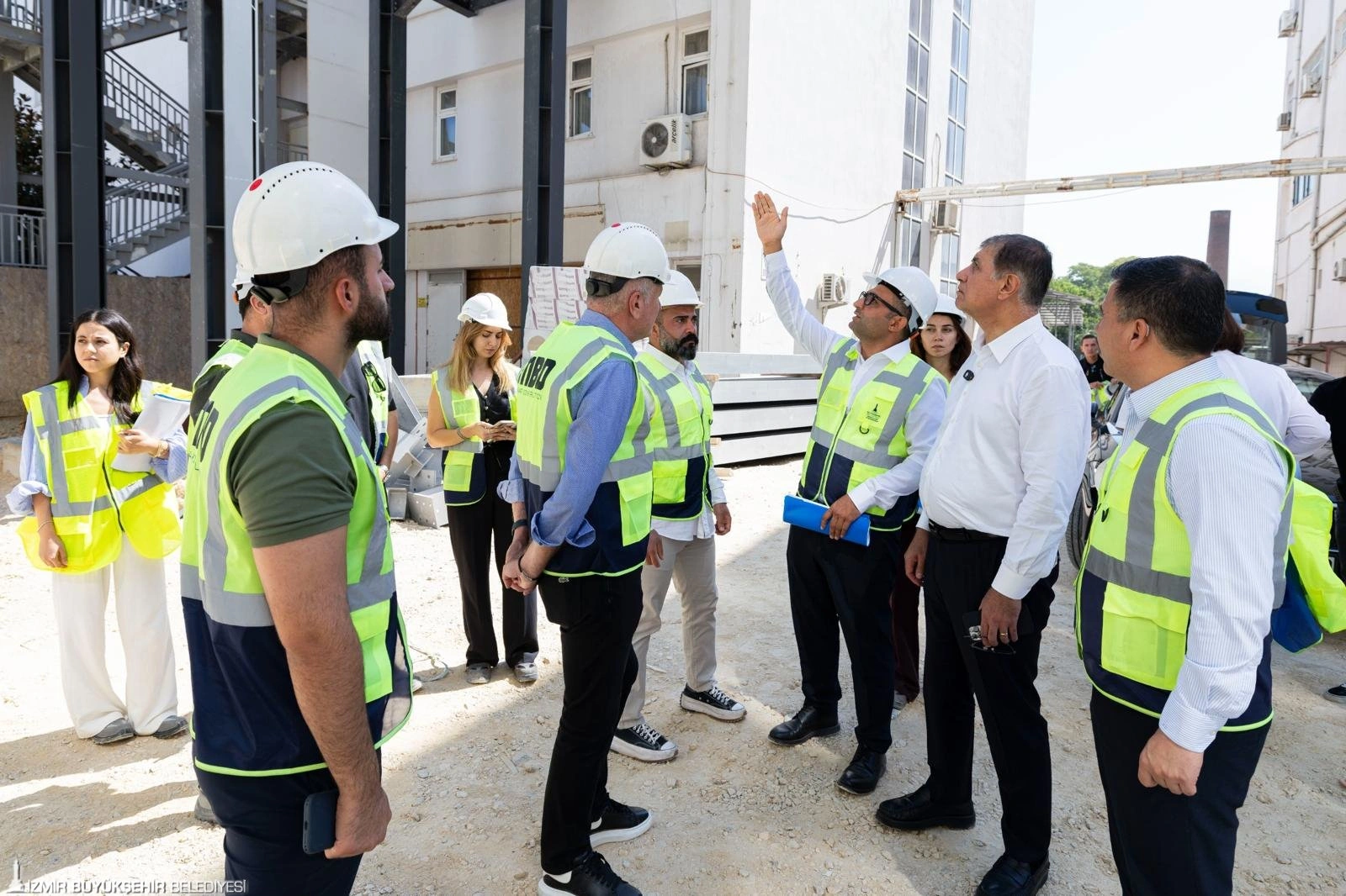 Eşrefpaşa'da hasta kabülü 2027'de: “Her şeyin yolunda olduğunu görmekten mutluyum”