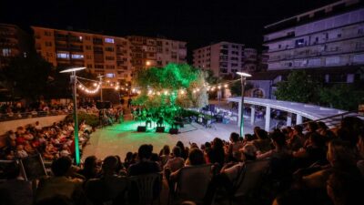 İzmir Büyükşehir Belediyesi AASSM'de gerçekleşen "Zeytin Altı" konserlerinde Türk Sanat