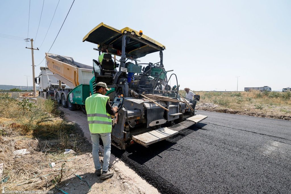 Bergama’da yollar yenileniyor, ulaşım daha güvenli hale geliyor: Tozdan geçilmiyordu; şimdi mükemmel oldu