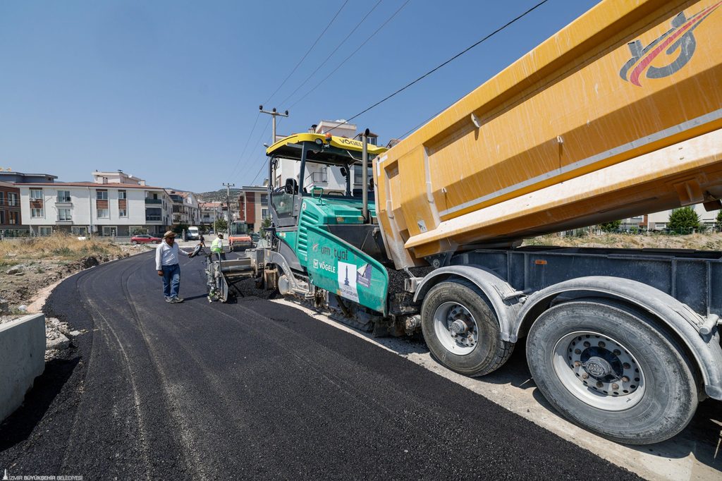 Bergama’da yollar yenileniyor, ulaşım daha güvenli hale geliyor: Tozdan geçilmiyordu; şimdi mükemmel oldu