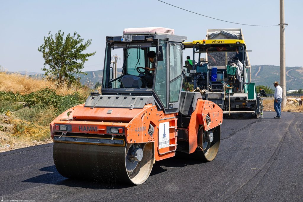 Bergama’da yollar yenileniyor, ulaşım daha güvenli hale geliyor: Tozdan geçilmiyordu; şimdi mükemmel oldu