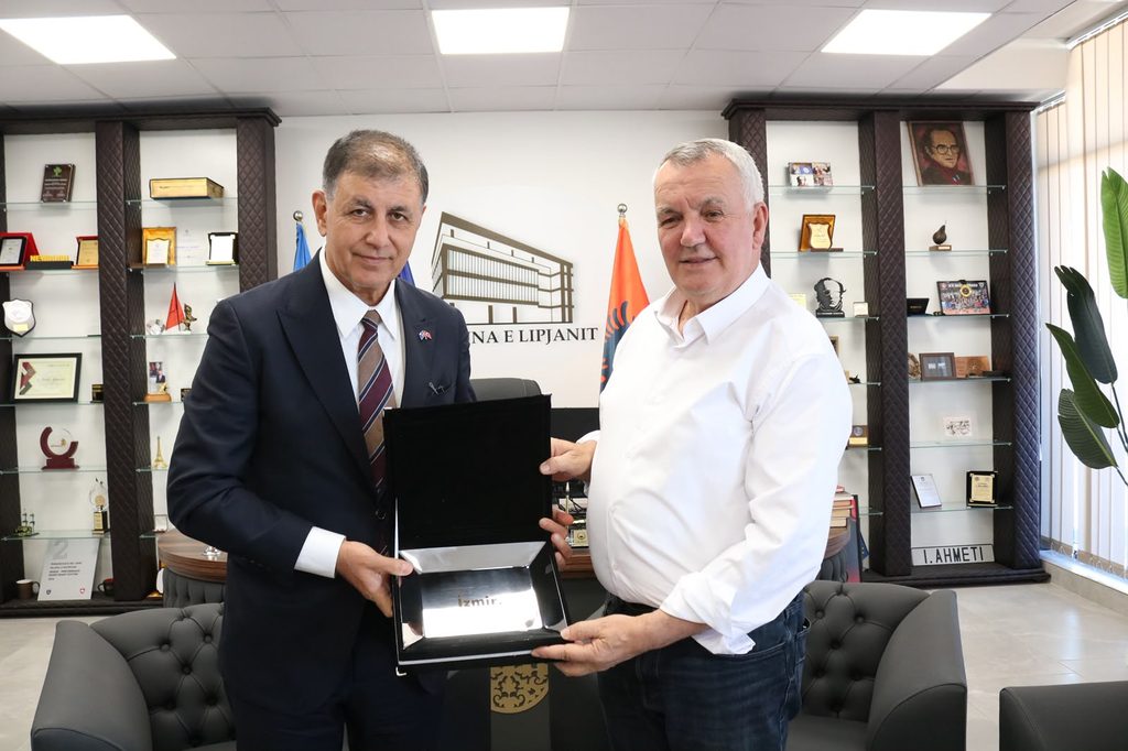 Başkan Tugay Kosova’da: İzmir ile Kosova arasında çok yönlü iş birliği dönemi 7 Başkan Tugay Kosova’da: İzmir ile Kosova arasında çok yönlü iş birliği dönemi